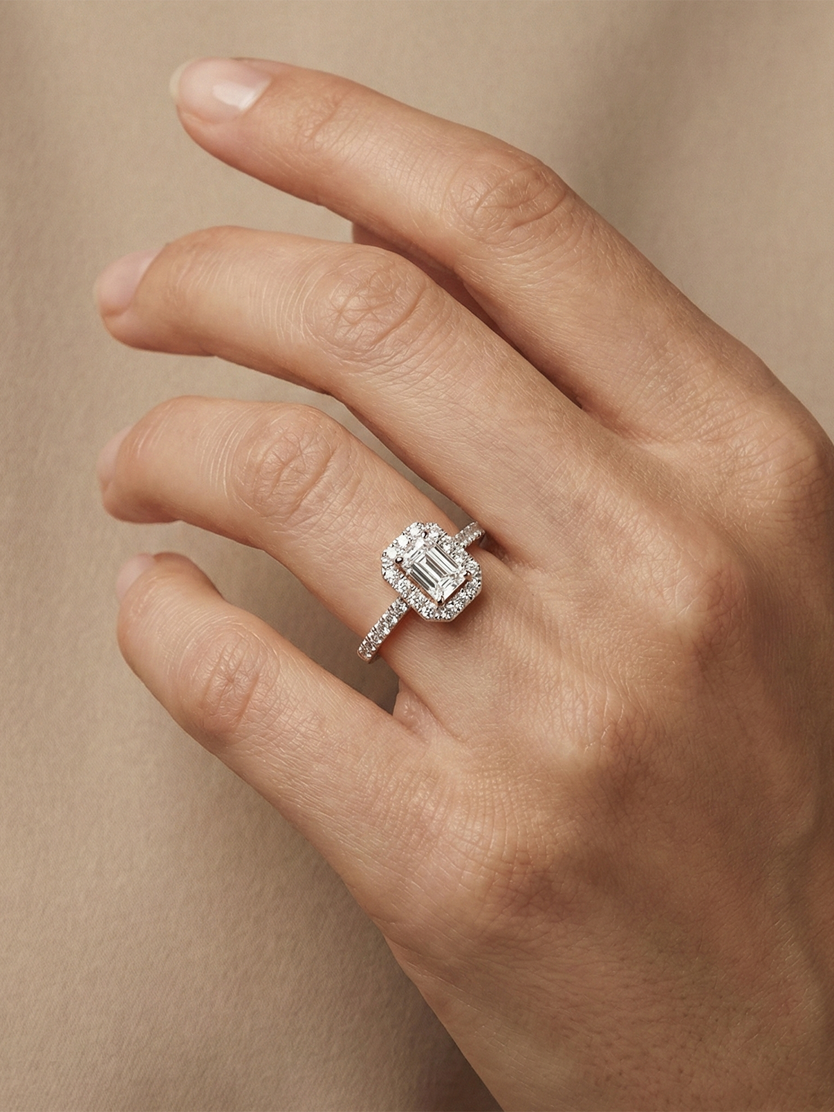 Eros Diamond Halo Ring